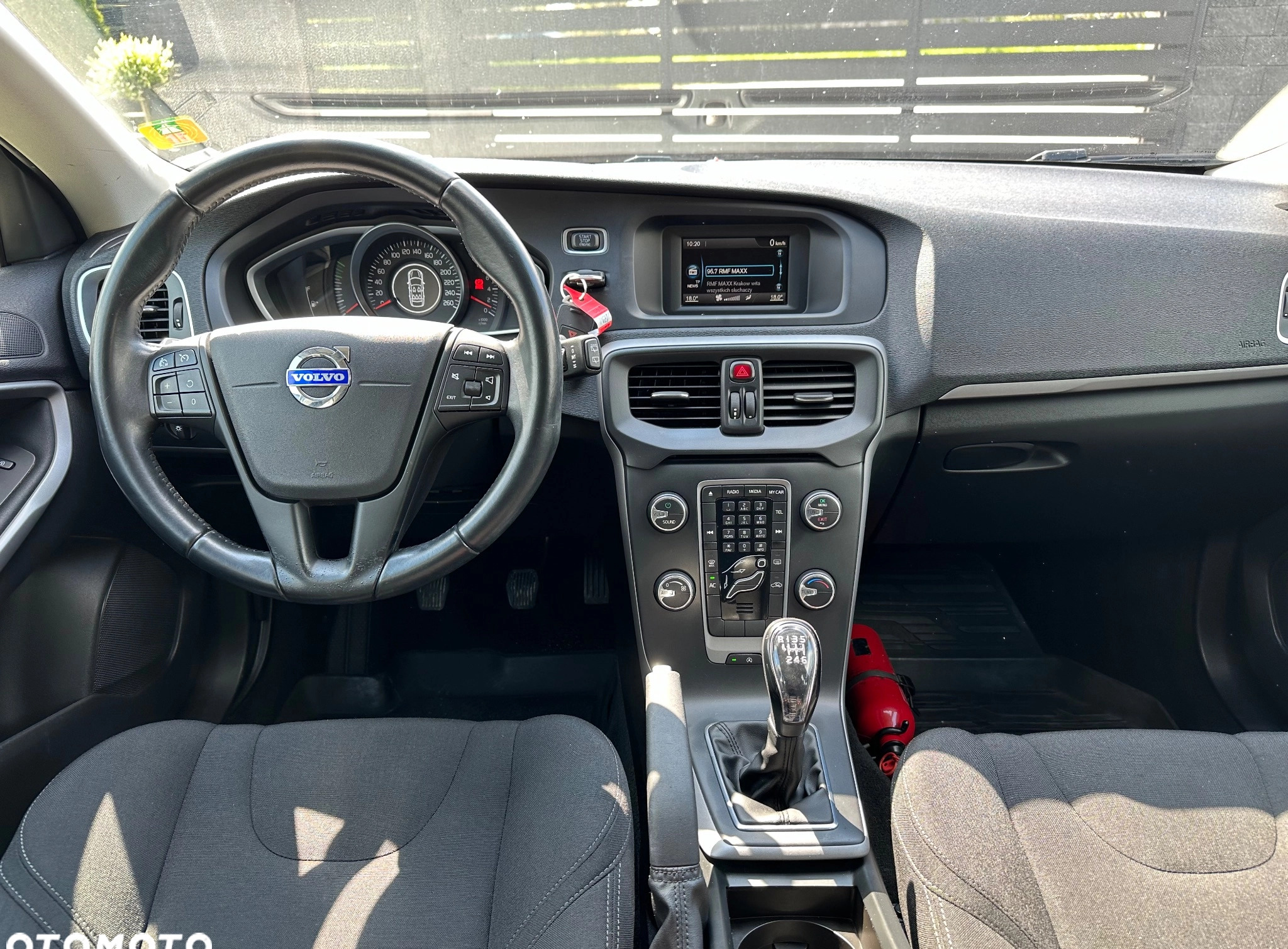 Volvo V40 cena 42500 przebieg: 170000, rok produkcji 2014 z Kraków małe 742